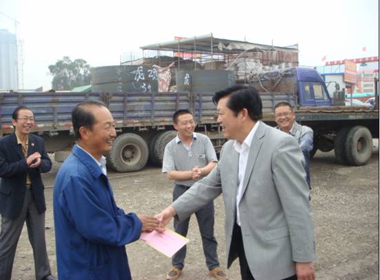 慶&ldquo;七一&rdquo;慰問(wèn)一線黨員